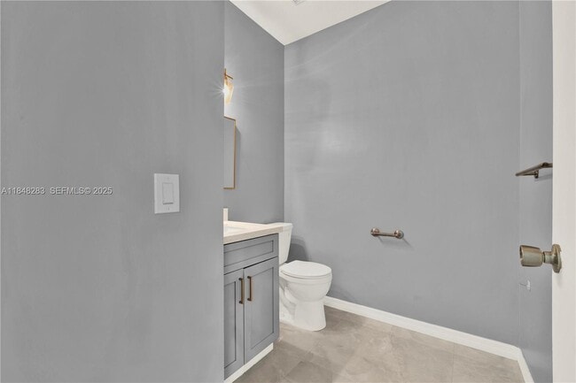 Building Photo - 1637 SE 30th St