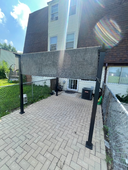 Primary Photo - 8950 N 95th St
