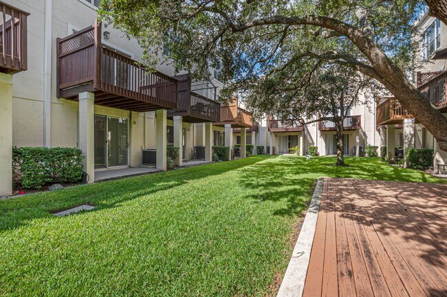 Building Photo - 3 Bed 2, Full Bath, 2 Half Bath, 1 Car Garage Townhome near MacDill AFB