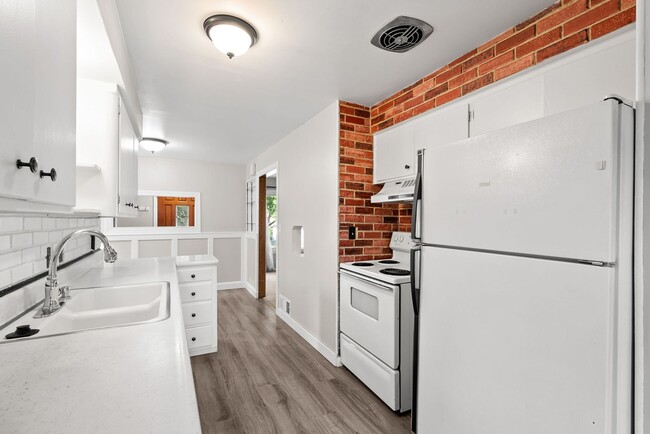 Building Photo - Beautiful South Perry Home