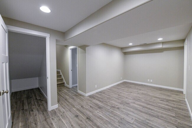 Building Photo - 4 Bed 3.5 Bath Townhome in Bluffdale!!! January Rent Free!!