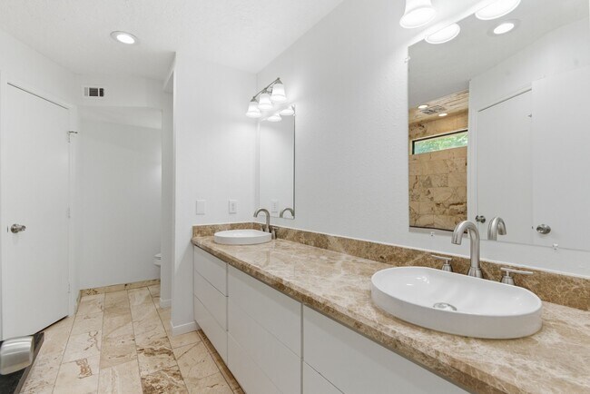 Building Photo - 11631 Inga Ln