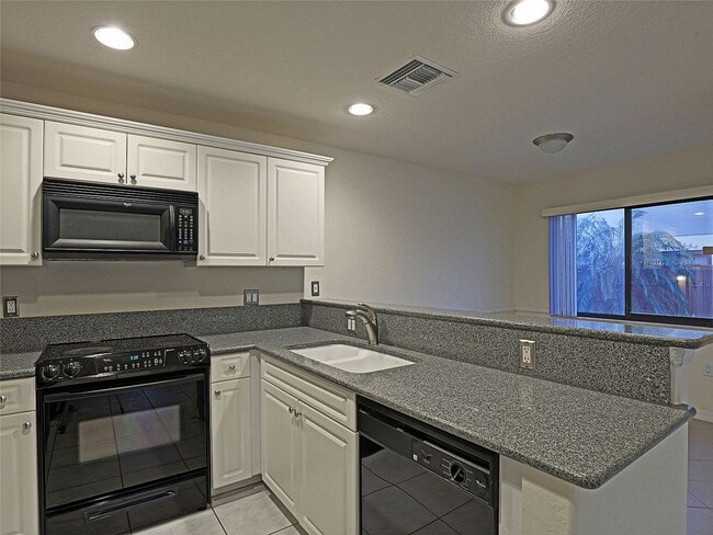 Building Photo - 5264 Cedarbend Dr