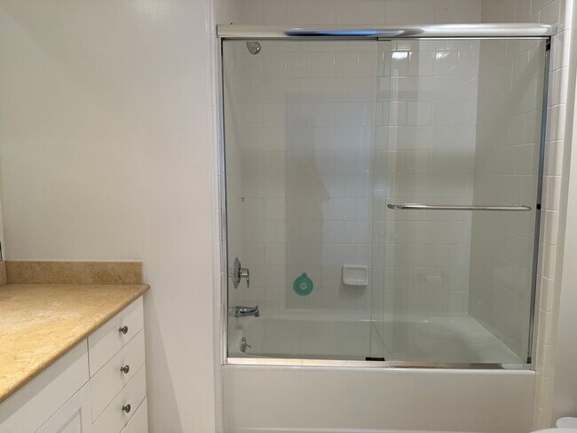 Building Photo - Epic REA: Fabulous 2 BR/2 BA South Beach C...