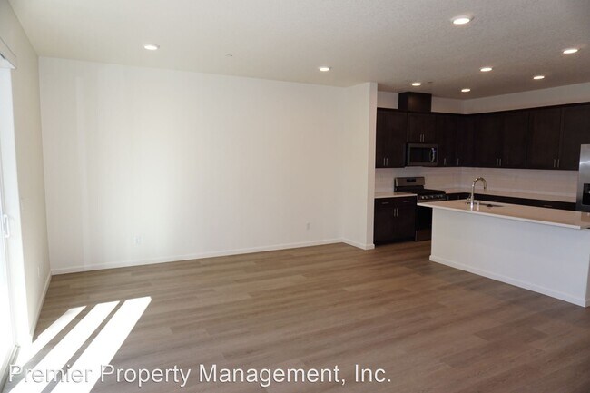 Building Photo - 3 br, 2.5 bath House - 11404 NE 127th Ct