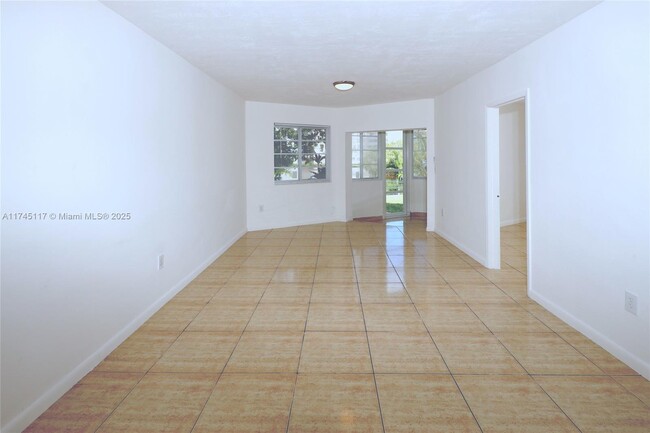 Building Photo - 1671 NE Miami Gardens Dr