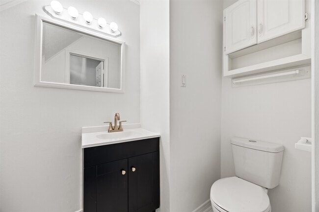 Building Photo - 12 Dewthread Ct