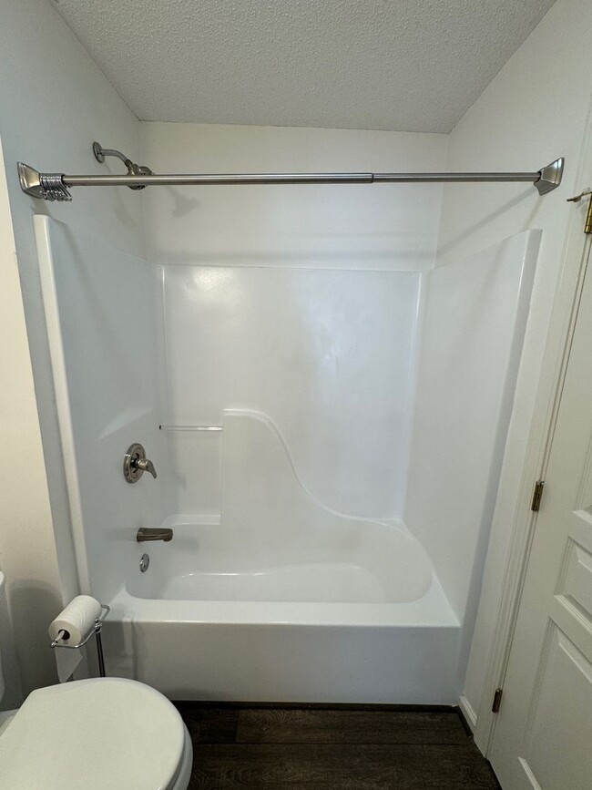 Building Photo - West AVL - Beautifully Updated Townhouse