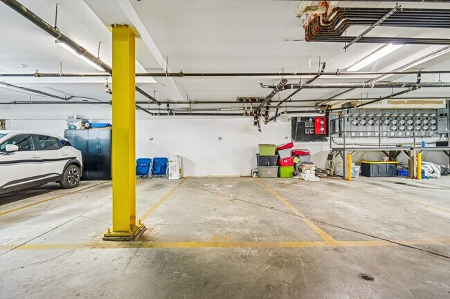 Building Photo - 915 Madison St