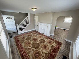 Building Photo - 211 Snyder St