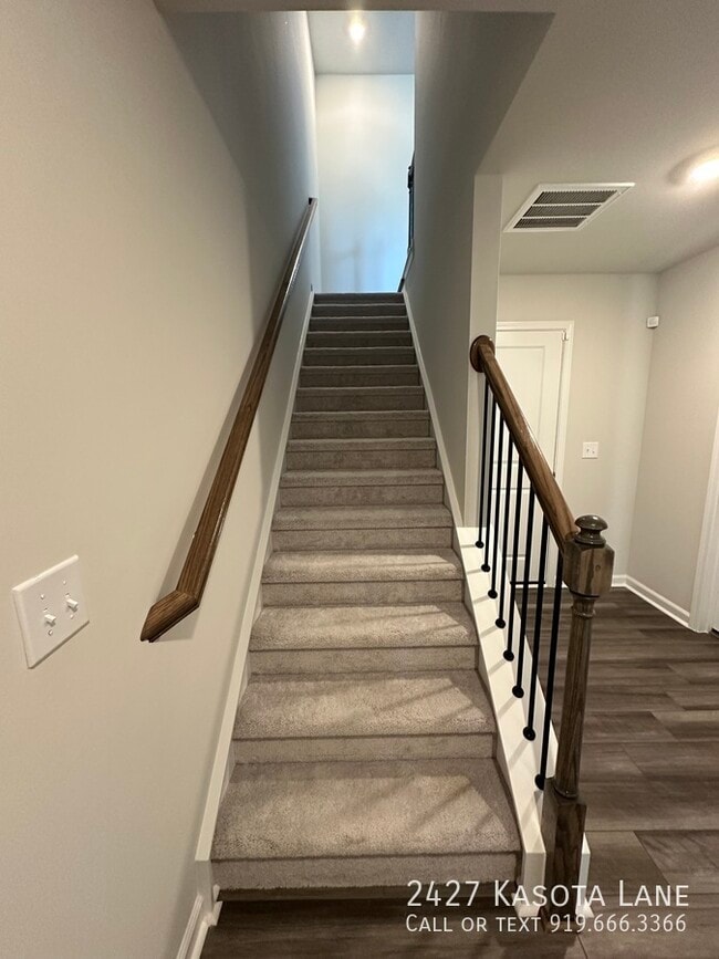 Building Photo - 2427 Kasota Ln