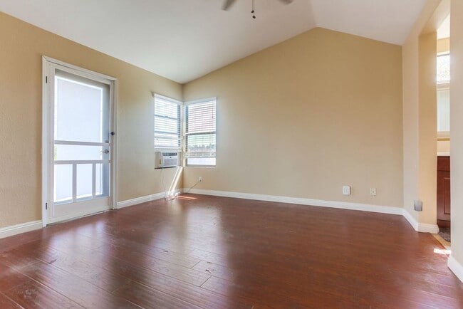 Building Photo - Charming Two Story 3 BR Home Available Mid June!