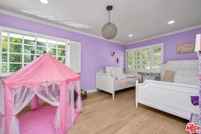 Building Photo - 2324 Banyan Dr