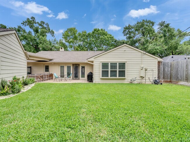 Building Photo - 2811 Quincannon Ln