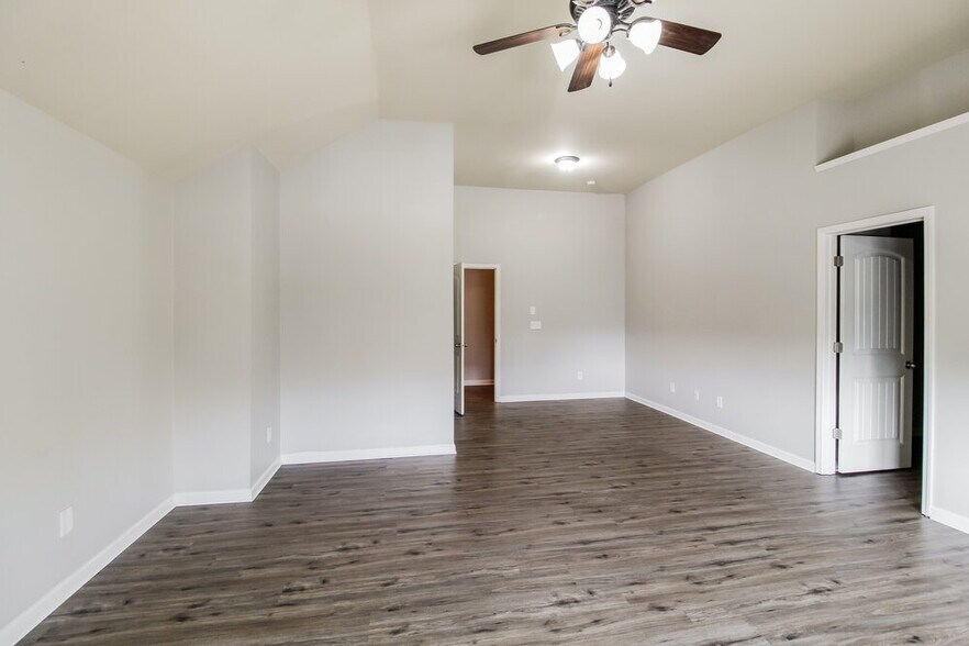 Building Photo - 1214 Heartwood Ave