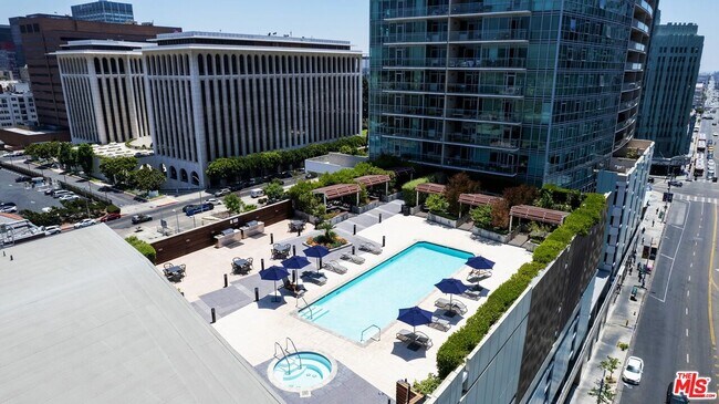 Building Photo - 3785 Wilshire Blvd