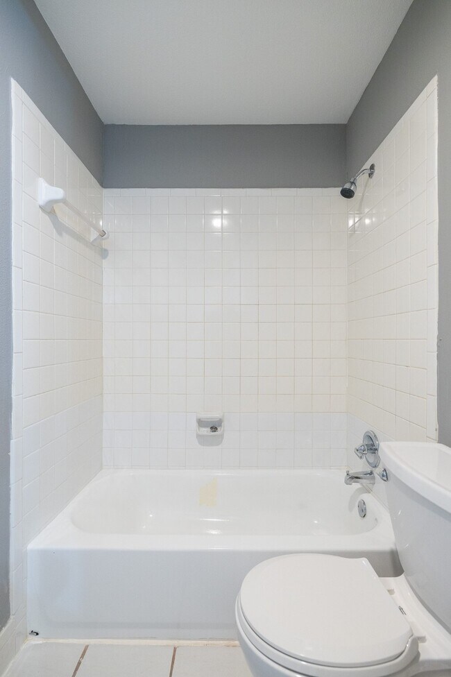 Building Photo - 14600 Fonmeadow Dr