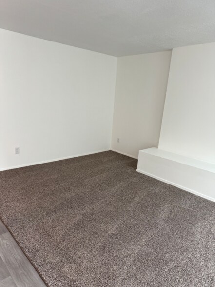 Building Photo - 7109 SE Martins St