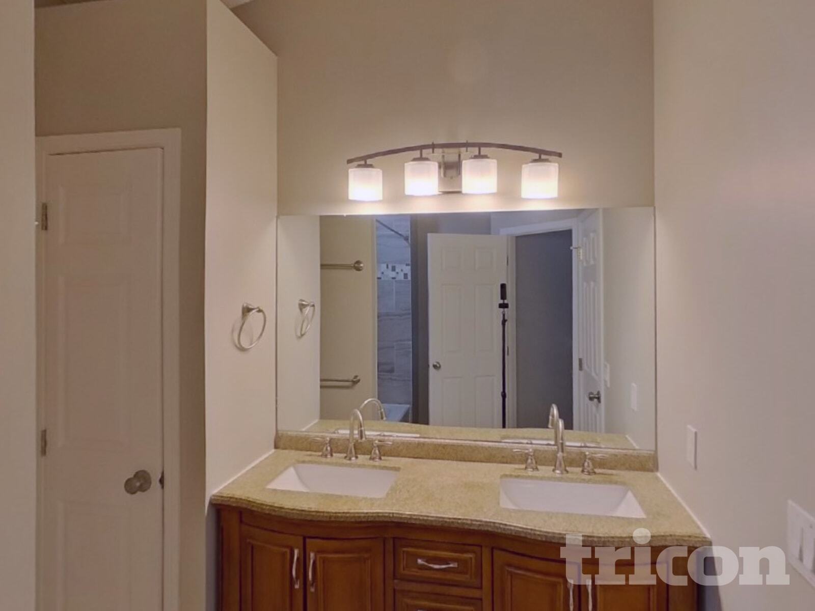 Building Photo - 4448 Hamilton Dr