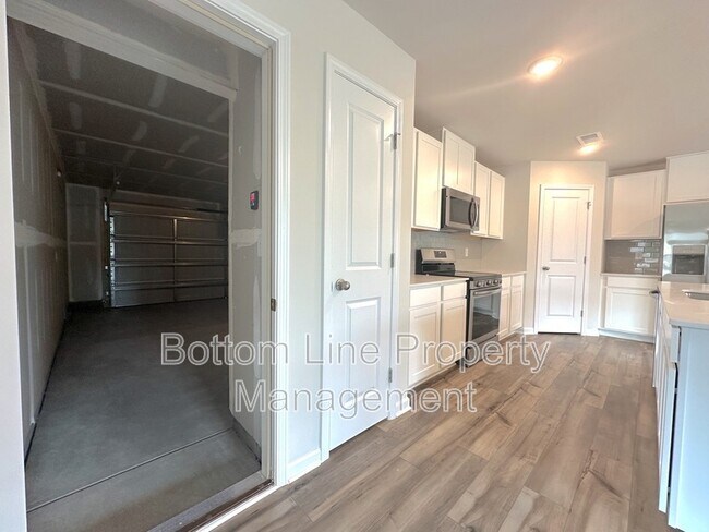 Building Photo - 5336 Small St