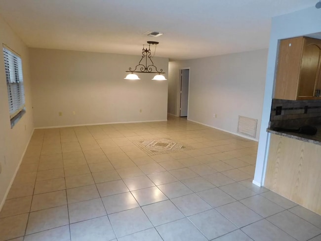Building Photo - Fantastic 3/2 Home in Sarasota, with Yard ...