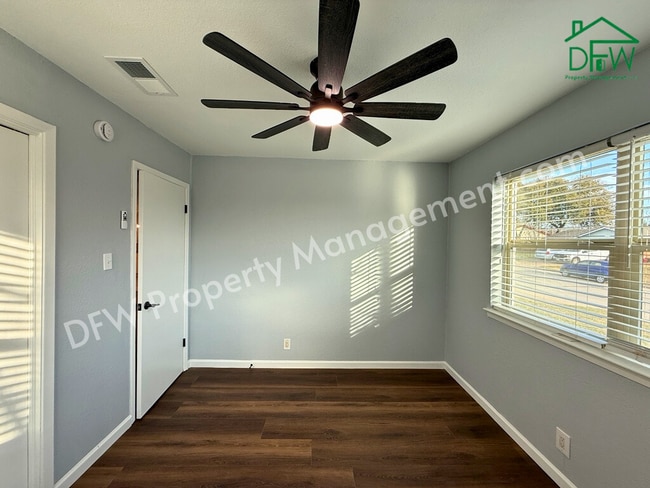 Building Photo - Beautifully Renovated 4-Bedroom Home with Large Backyard in Watauga!