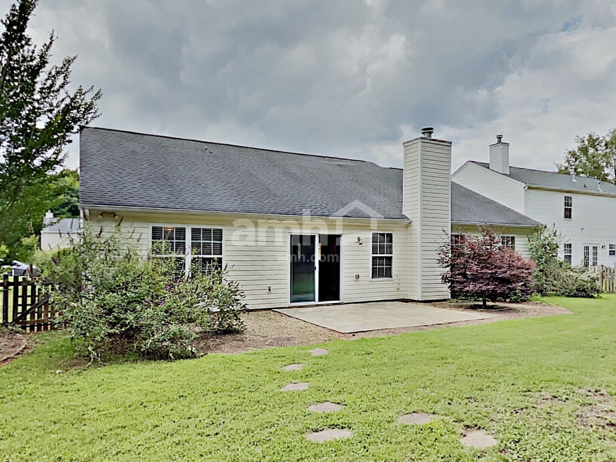 Building Photo - 517 Lazy River Ln