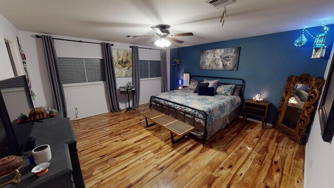 Building Photo - 6616 Piedras Blanco Dr