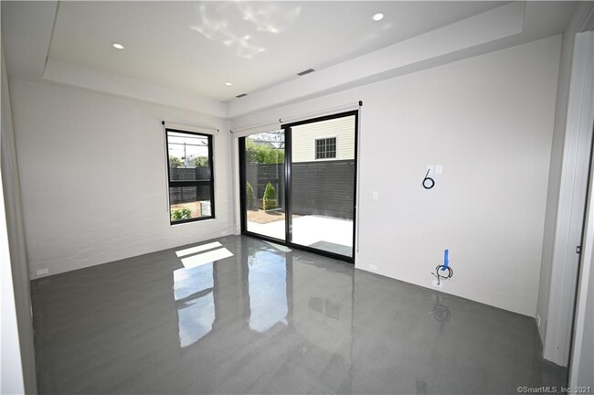 Building Photo - 998 Cove Rd