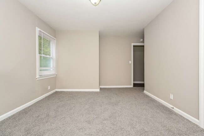 Building Photo - 531 Rogers Dr