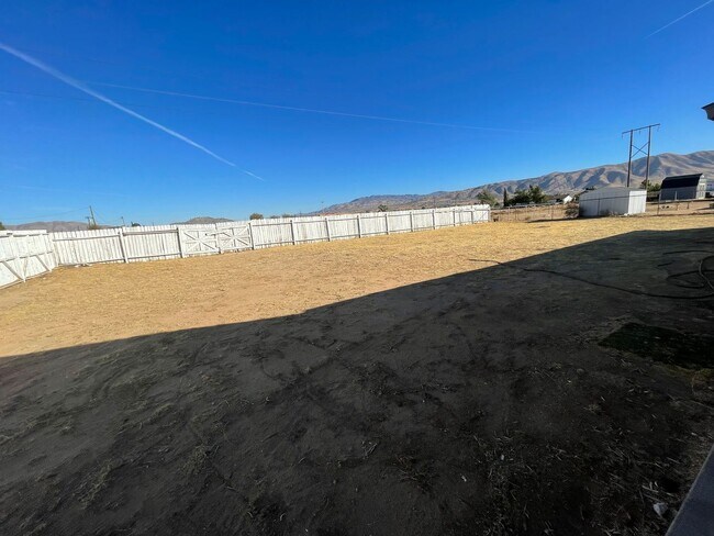 Building Photo - Apple Valley-Cute Starter Home- 2 Bedrooms, 2 Bathrooms, All Appliances Included, Fully Fenced