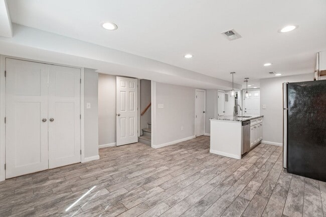 Building Photo - Semi Detached Home in Riggs Park!