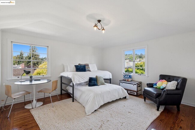 Building Photo - 160 Requa Rd