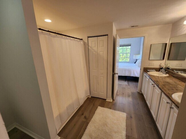 Building Photo - 5551 Bentgrass Dr