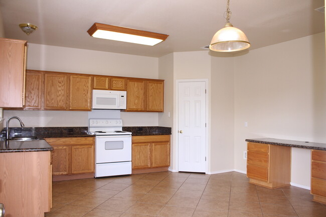 Building Photo - Spacious 4 bedroom in Wildhorse Creek