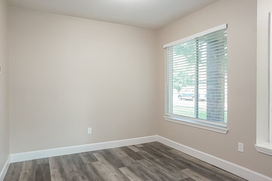 Building Photo - 10842 Riana Dr