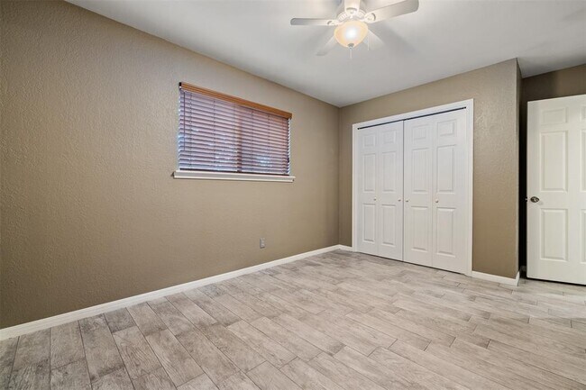 Building Photo - 25 Woodcreek Dr