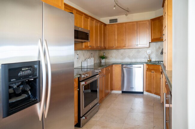 Building Photo - 2500 E Las Olas Blvd