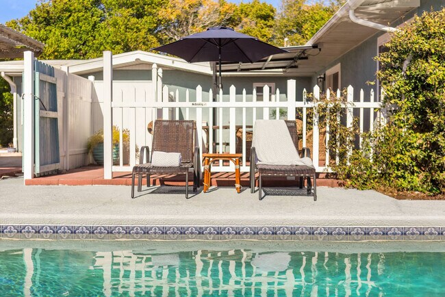 Building Photo - 217 Carol Pl