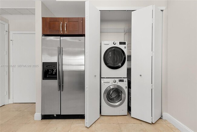 Building Photo - 19900 E Country Club Dr