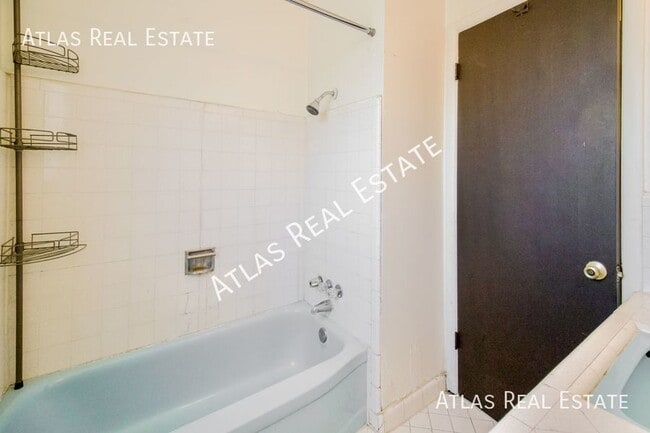 Building Photo - Cozy 1 Bedroom, 1 Bathroom | New Paint | O...