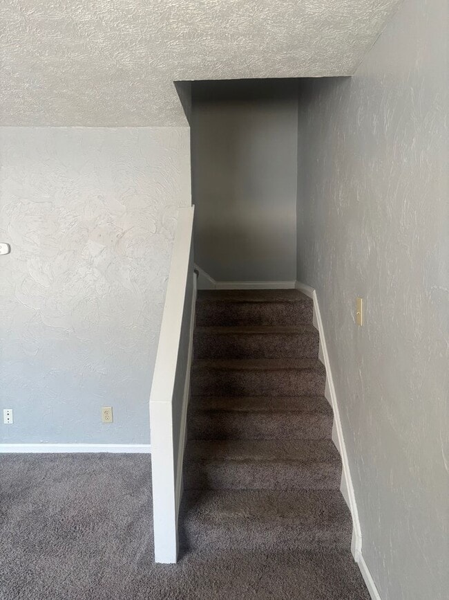 Building Photo - Charming 2-Bedroom Property in Prime Location