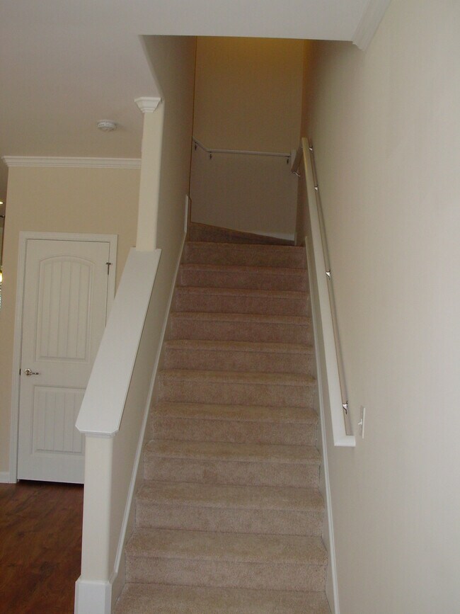 Building Photo - 104 Ventura Pl