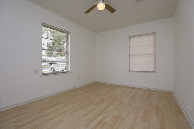 Building Photo - 5418 Myrtlewood St