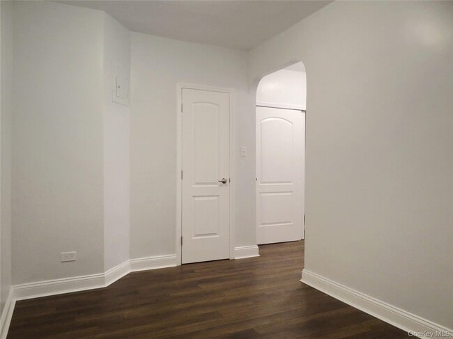 Primary Photo - 88-12 Elmhurst Ave