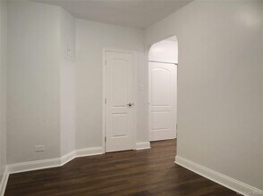 Building Photo - 88-12 Elmhurst Ave