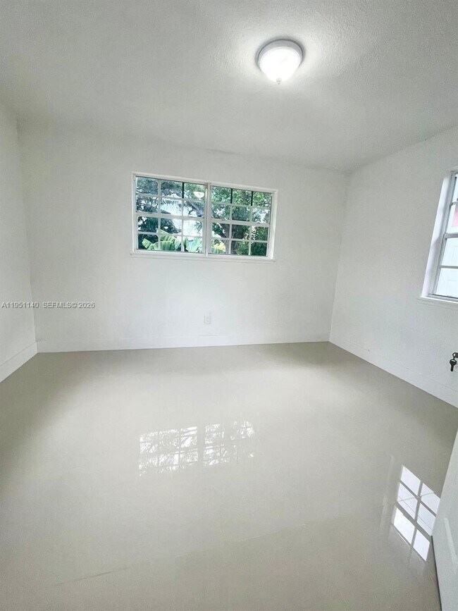 Building Photo - 8119 NW 5th Ct