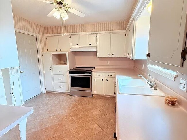 Building Photo - 7708 S Miller Blvd