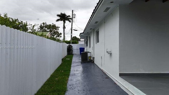 Building Photo - 3536 NW 14th Terrace
