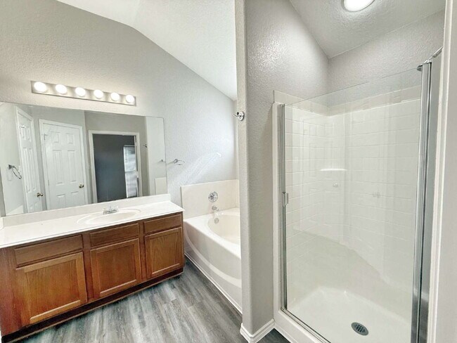 Building Photo - Freshly Painted 4-Bedroom Home in North Park Meadow